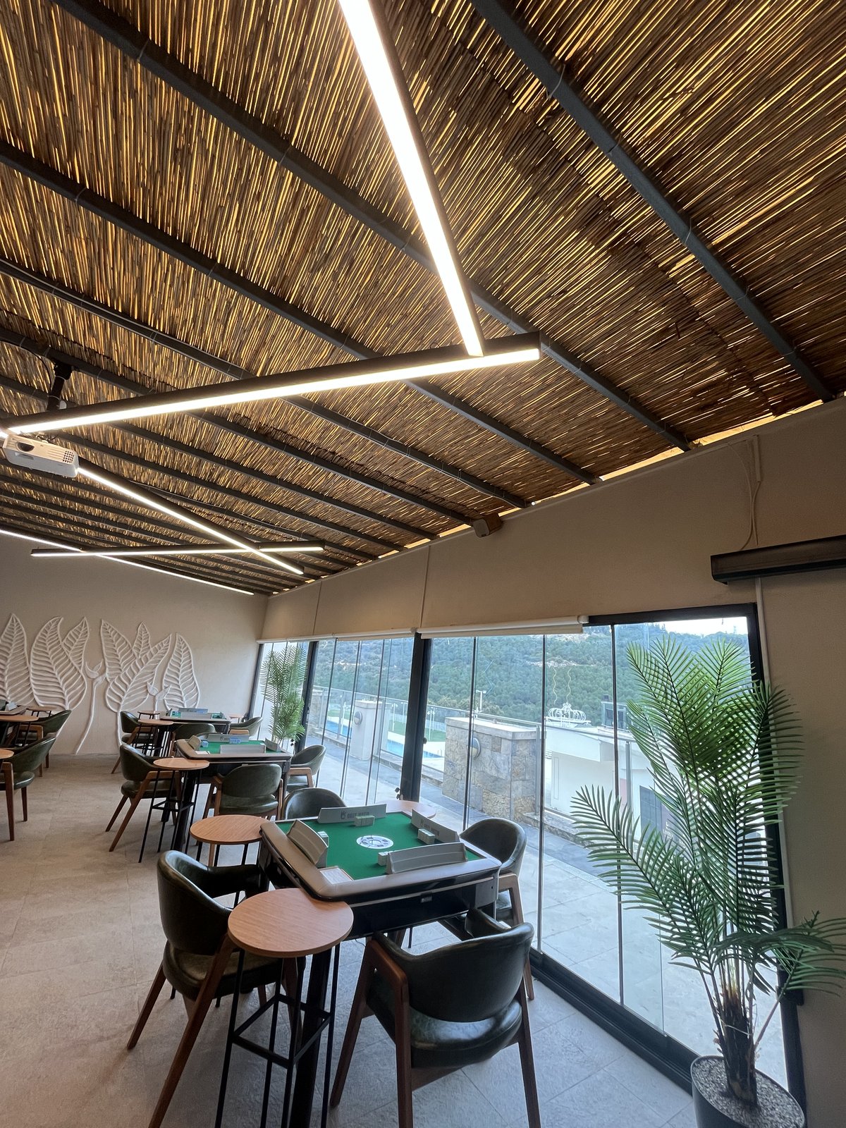 Başakşehir otomatik okey masası cafe - Mifas Lounge iç mekan